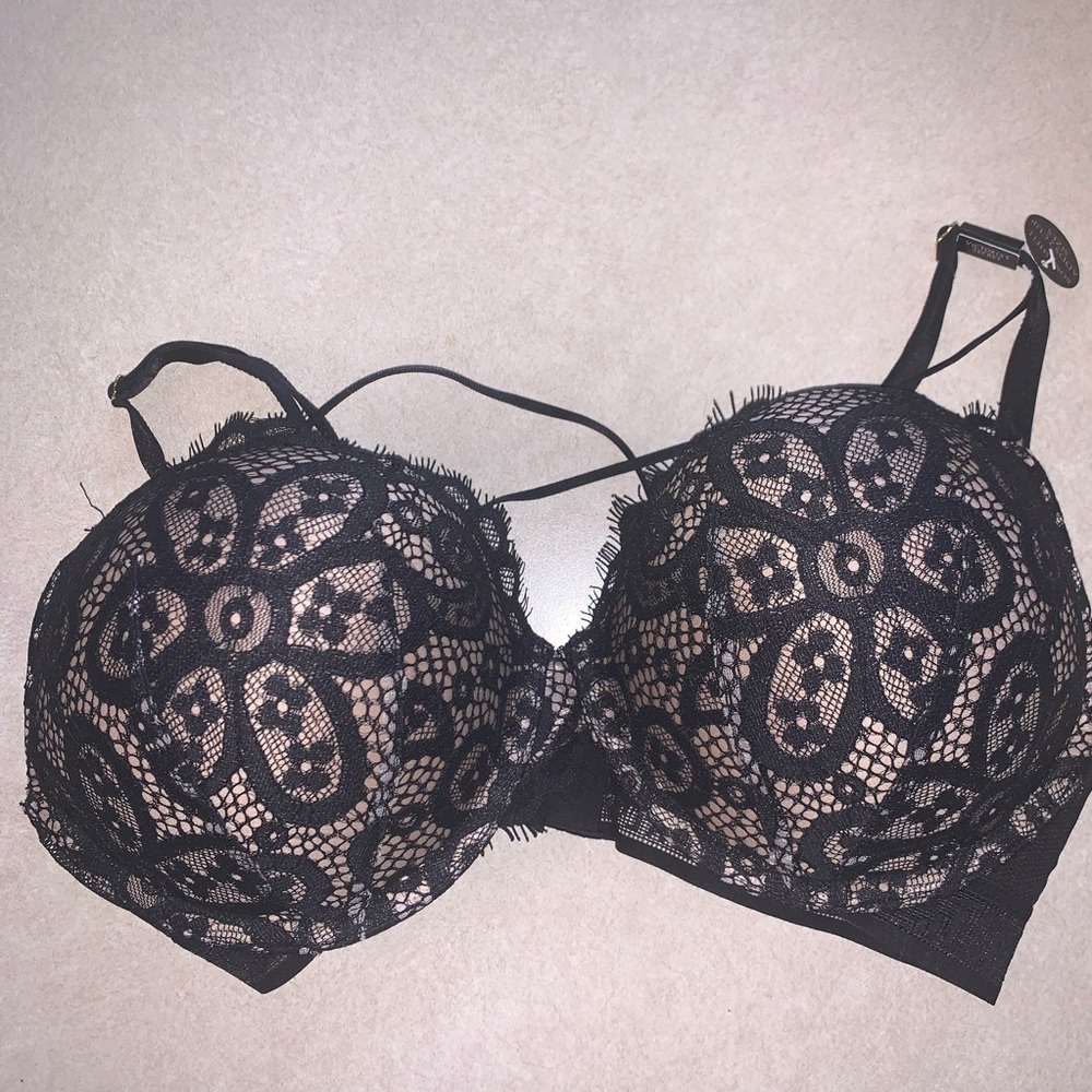 NWT Victoria’s Secret Bombshell Bra